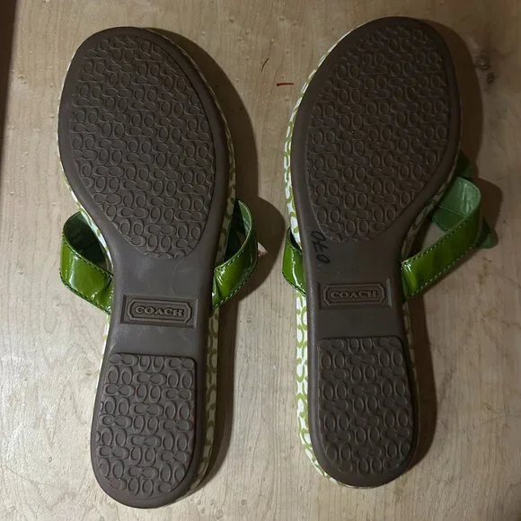 NEW Coach Green Butterfly Flip Flips w/ Logo Print size- 8.5 - Picture 2 of 3